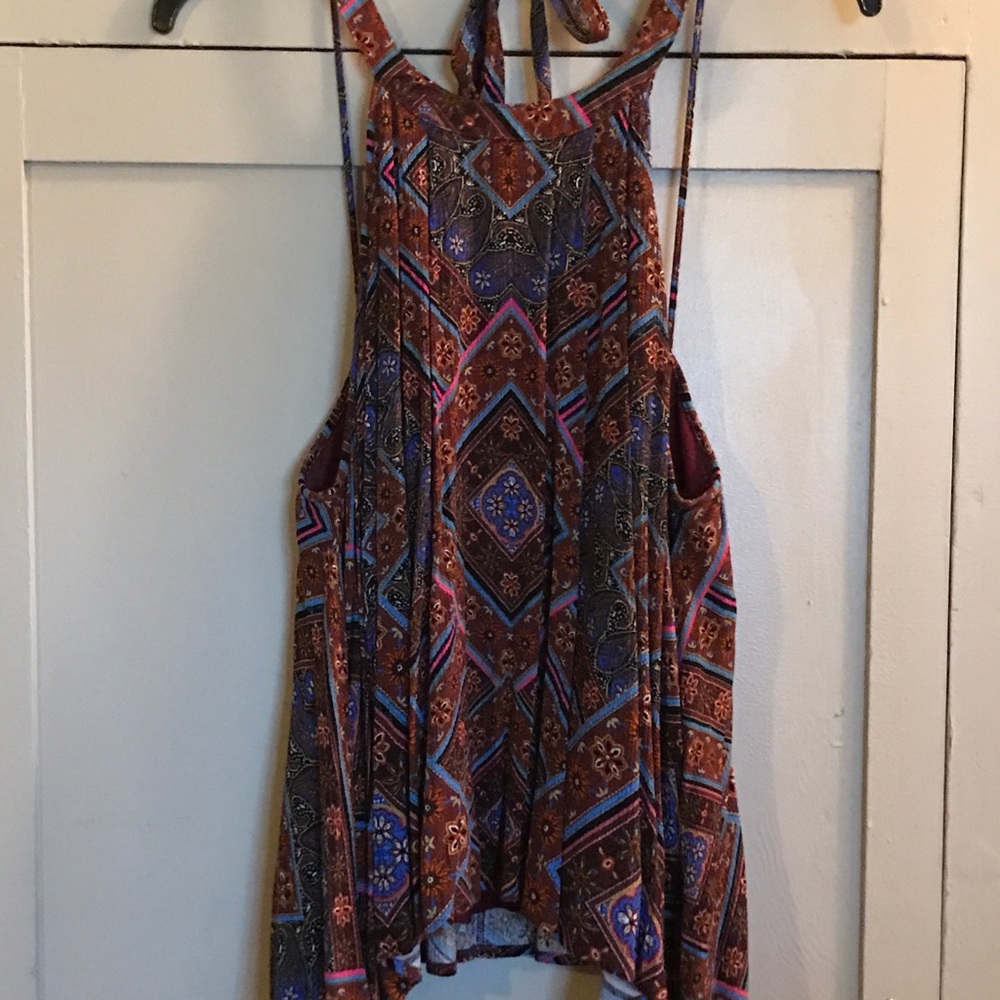 Cute Boho blouse with tie at neck, uneven hem.